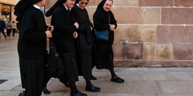 Differenza Tra Suora E Monaca