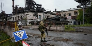 Giraud sulla guerra in Ucraina: “Negoziato, o sarà distruzione totale”