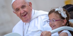 Il Papa: la famiglia è il luogo dove s&#8217;impara ad amare e a uscire da sé stessi