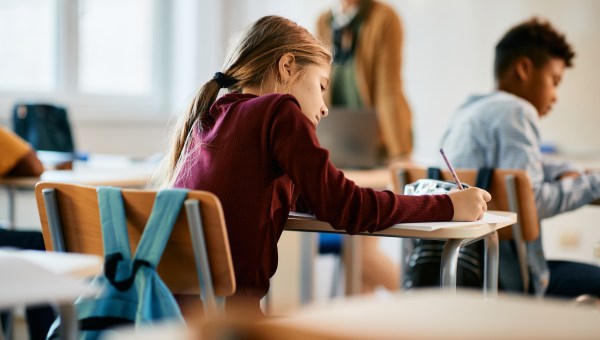 RAGAZZA, SCUOLA, TEMA