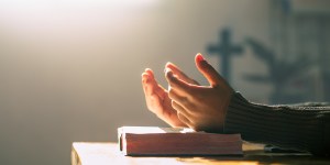 Preghiera mattutina per offrire le proprie sofferenze a Dio