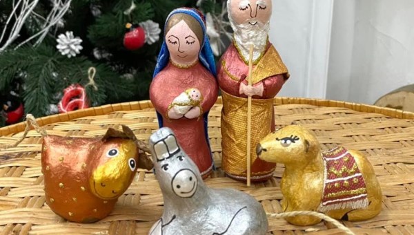 Un presepe ucraino di cartapesta