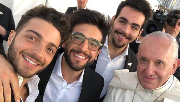 il volo foto selfie papa
