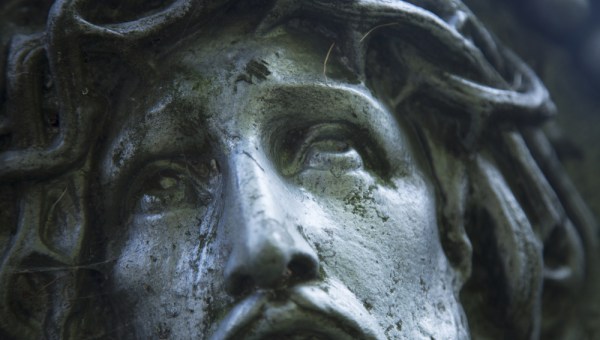 twarz Jezusa Chrystusa w koronie cierniowej