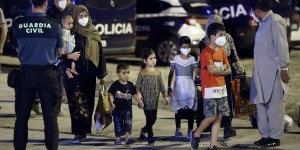 La tragedia delle donne afghane: emigrare per poter vivere
