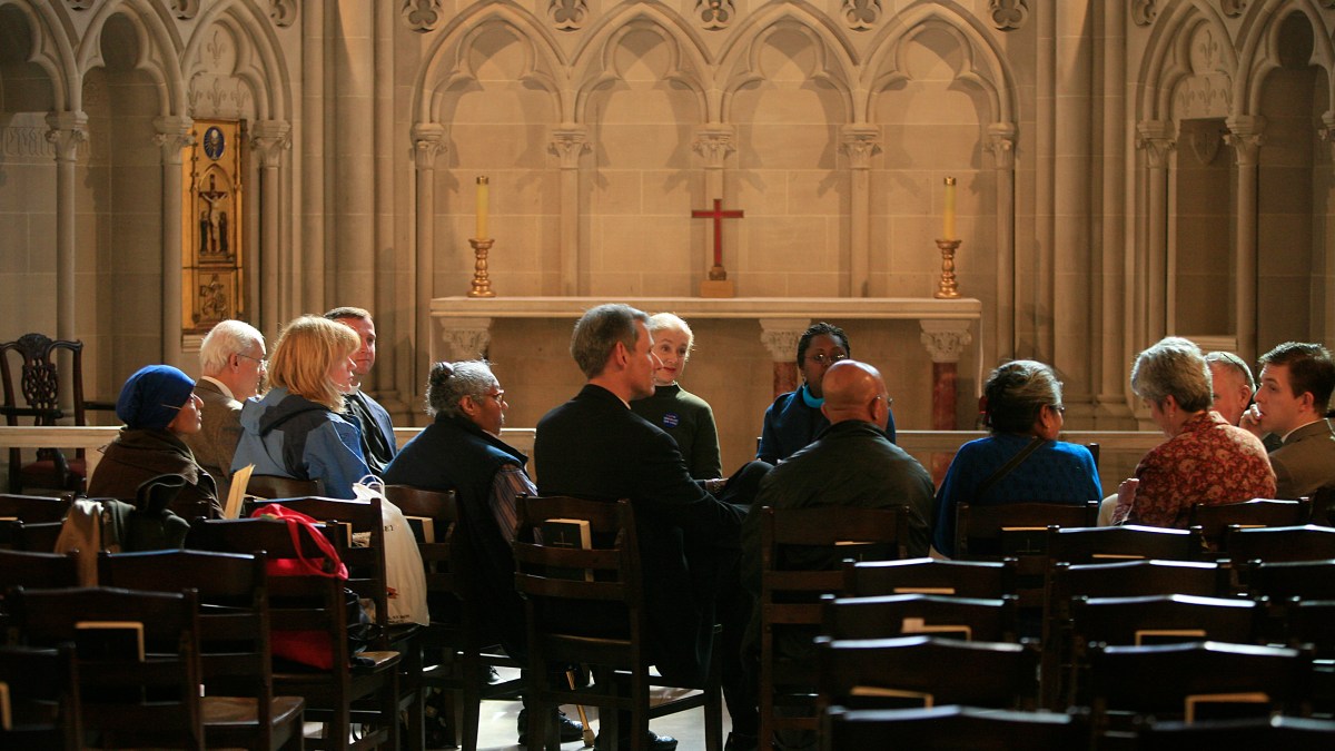 GROUPE-DE-DISCUSSION-EGLISE-GODONG-US384045C.jpg