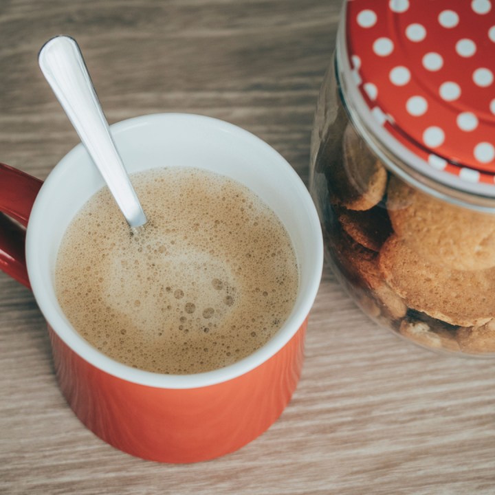 LATTE, BISCOTTI, COLAZIONE