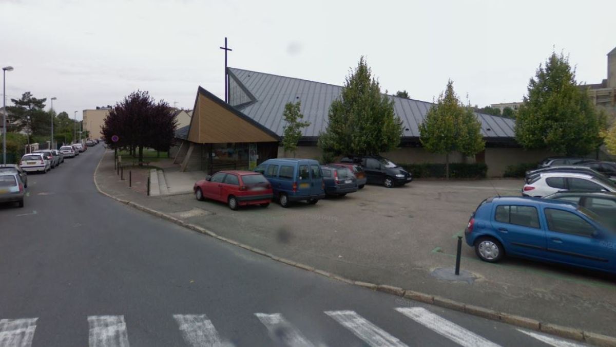 EGLISE-SAINTE-BERNADETTE-RAMBOUILLET-2V-GOOGLE-STREET-VIEW.jpg