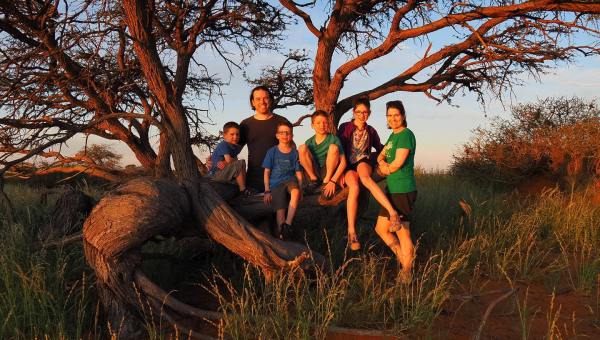 Le monde plein leurs yeux