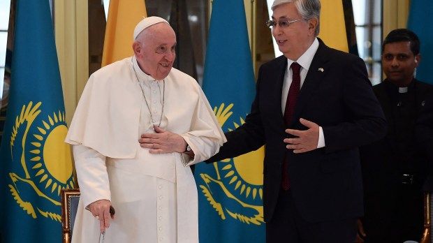 Pope-Francis-boards-his-plane-trip-to-Kazakhstan-AFP