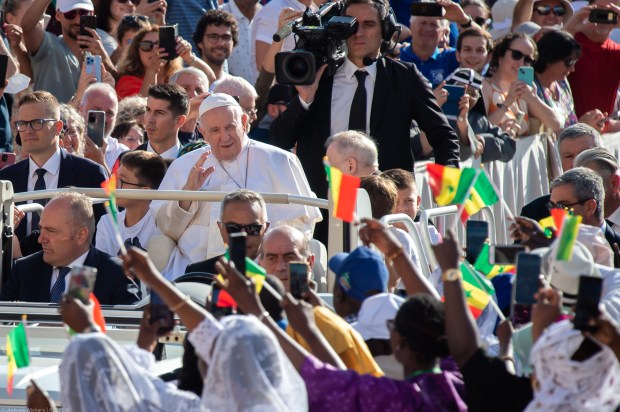 Pope-Francis-general-audience-Antoine-Mekry-ALETEIA