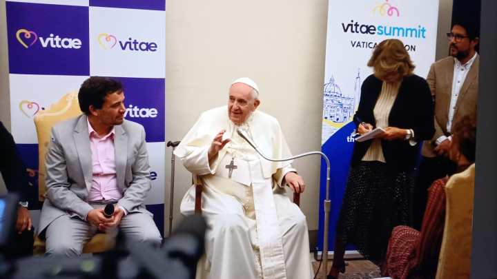 Pope-Francis-meeting-with-summit-Fondazione-Vitae-Vatican-Media-Foto-1