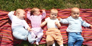 Da senza figli a famiglia extralarge: 8 figli e 6 sono gemelli da 2 gravidanze