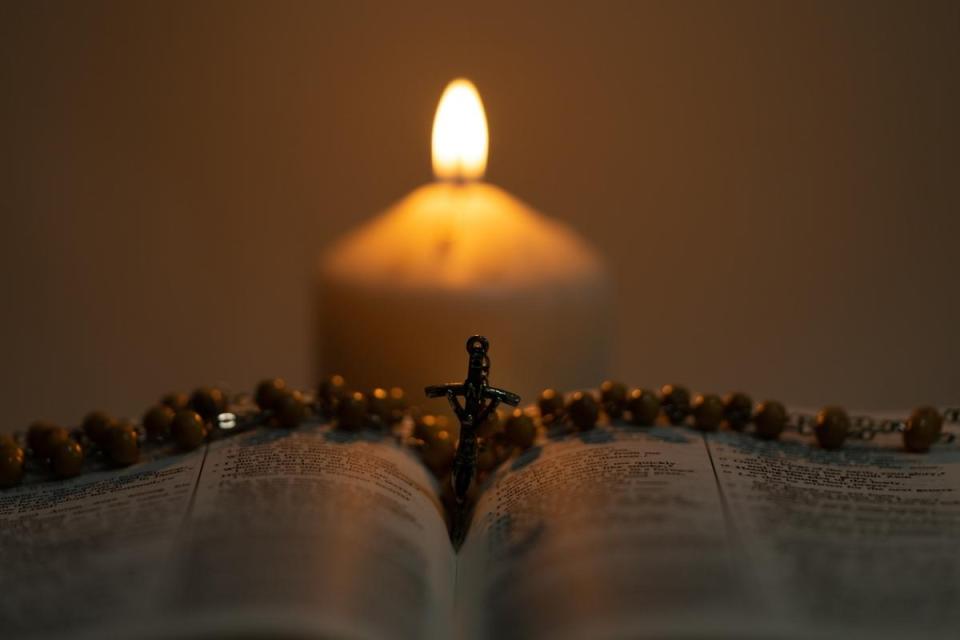 Invitate un santo a recitare il Rosario con voi!