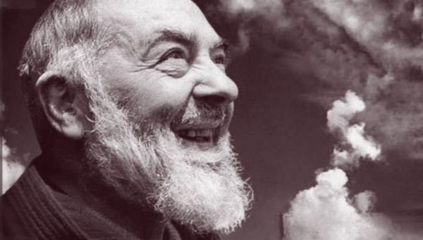 PADRE PIO SORRIDENTE