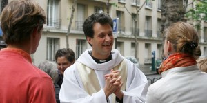 “Padre”, “don”, “reverendo”: come si deve chiamare un prete? 