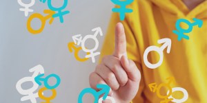 La “legge trans” promossa dal Governo spagnolo lega le mani ai genitori
