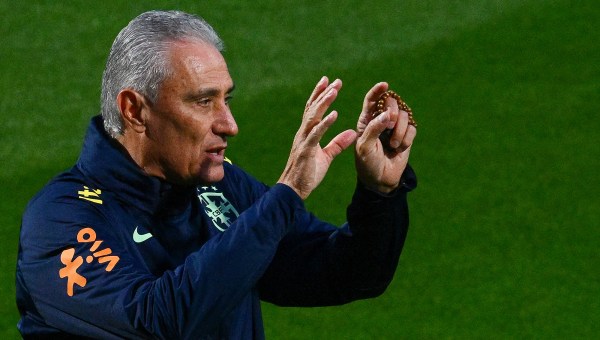 Brazils-football-coach-Adenor-Leonardo-Bacchi-Rosary in Hand