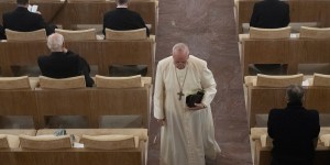 Gli Esercizi spirituali che il Papa ci sta insegnando senza che lo sappiamo