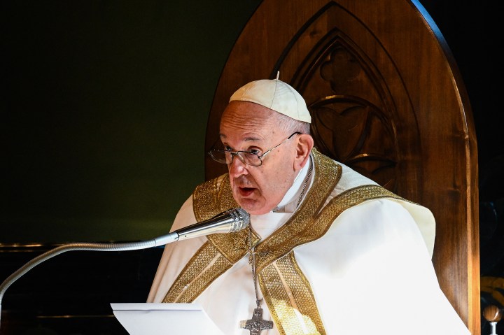 Pope-Francis-celebrates-mass-on-November-20-2022-at-the-cathedral-of-Asti-AFP