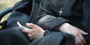 Consumo di pornografia da parte di religiosi e sacerdoti: il Papa sta esagerando?