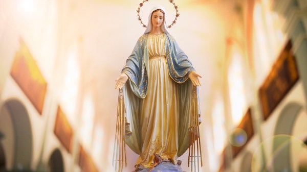 Estátua de Nossa Senhora das Graças no Brasil