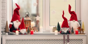L’Elf on the Shelf è moda recente, ma da sempre gli elfi di Natale ispirano buone azioni