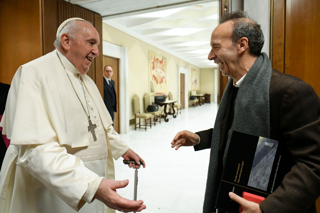 Audience-Pope-Francis-and-Roberto-Benigni