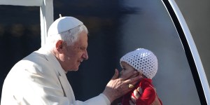 Benedetto XVI: Un gigante bambino