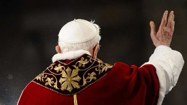 Pope-Benedict-XVI-holds-the-Cross-during-the-Via-Crucis-AFP