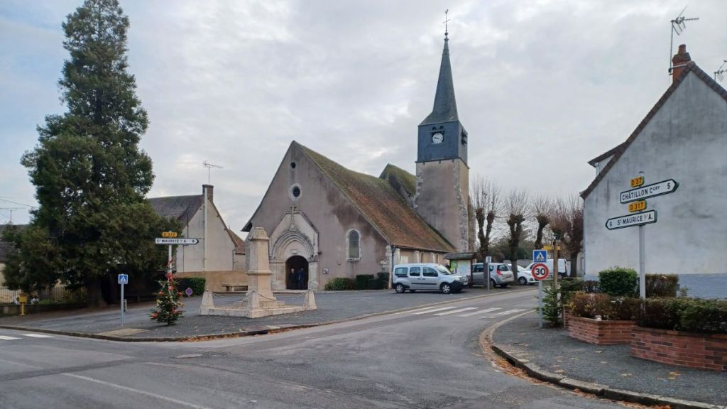 Église Saint-Loup et Saint-Roch à la Chapelle-sur-Aveyron, dans le Loiret.