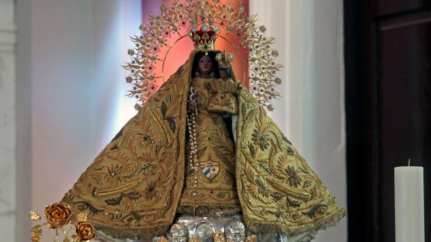 MADONNA A SANTIAGO DE CUBA CON ROSA D'ORO DI BENEDETTO XVI