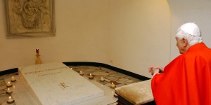 Come vedere la tomba di Benedetto XVI e quella di Giovanni Paolo II?