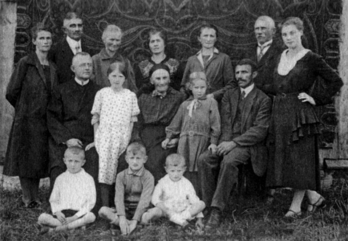 JOSEPH RATZINGER BAMBINO CON LA SUA FAMIGLIA
