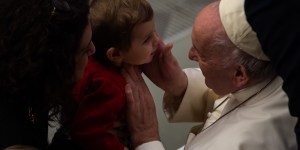Le 4 parole che indicano la voce di Dio, secondo il Papa