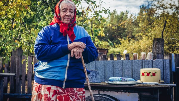 BABOUSHKA DONNA ANZIANA UCRAINA