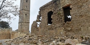 Una statua della Vergine Maria sopravvive al terremoto in Turchia