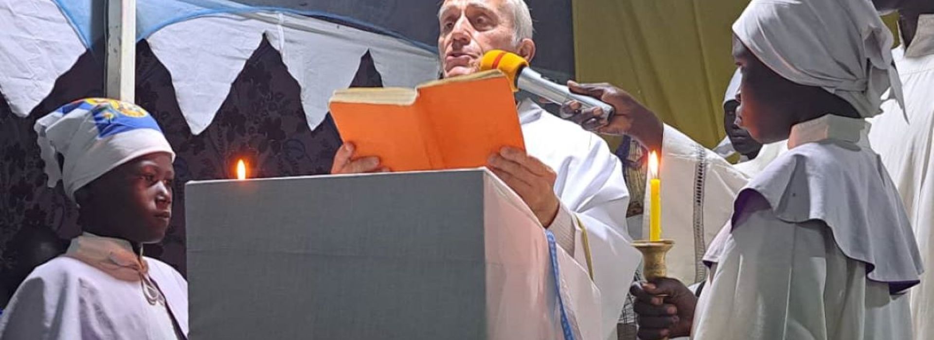 Father Michael Bassano celebrating mass in a camp in South Sudan