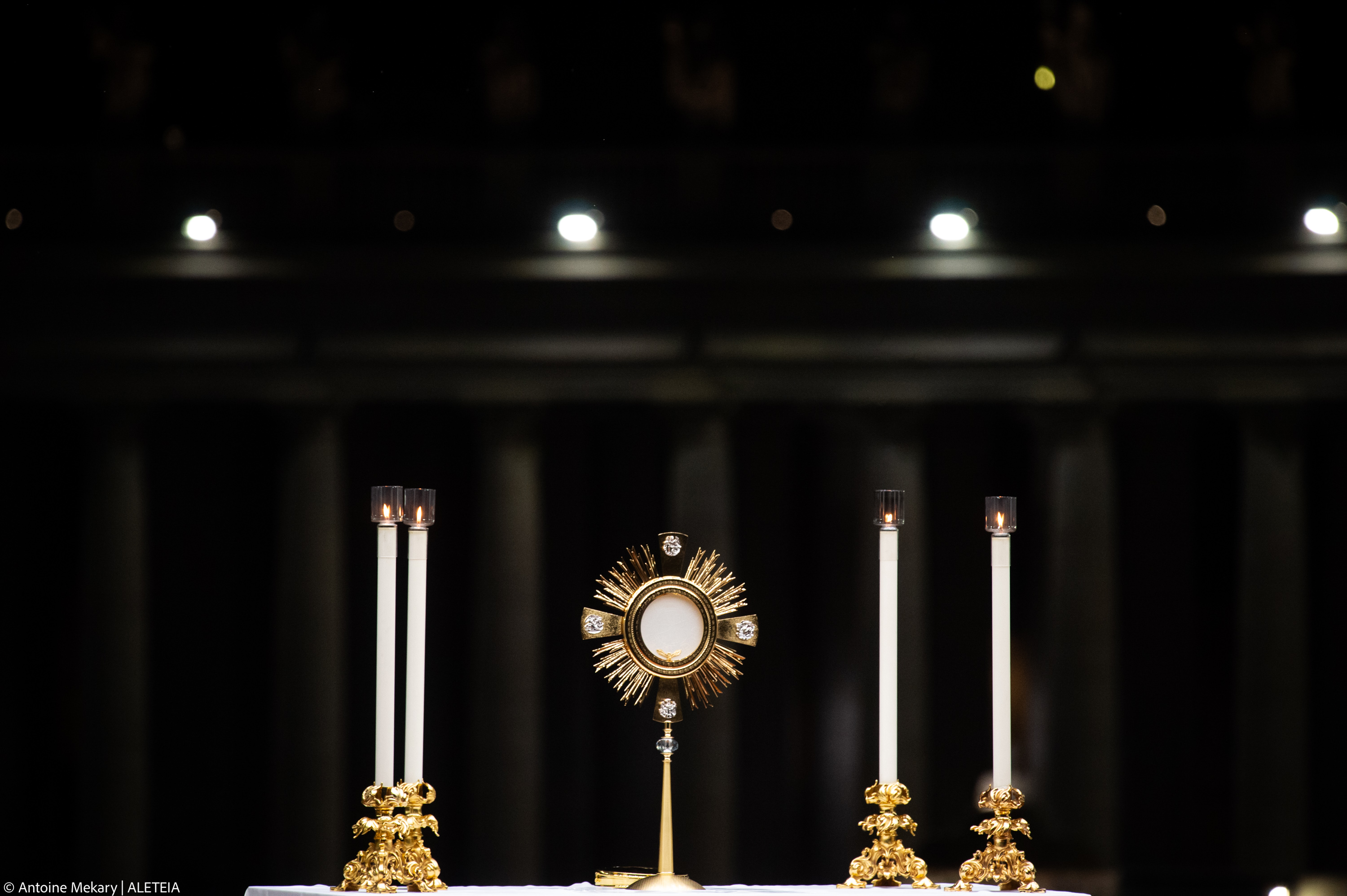Preghiere Davanti A Gesù Sacramentato 4 preghiere da recitare davanti a Gesù Eucaristia